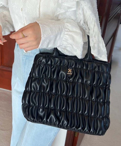 one after another NICE CLAUP（ワンアフターアナザーナイスクラップ）の「エンブレム付きシャーリングミニトートバッグ（ハンドバッグ・レディース・ブラック/アイボリー/ベージュ・FREE）」の9枚目の写真