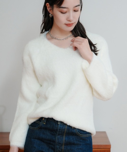 LIENCOEUR（リアンクール）の「シャギーVネックニット（ニット/セーター・レディース・ブラック/オレンジ/ブルー/ホワイト・FREE）」の2枚目の写真