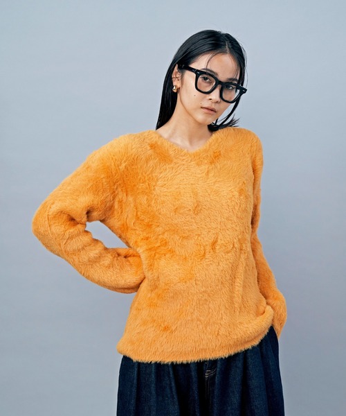 LIENCOEUR（リアンクール）の「シャギーVネックニット（ニット/セーター・レディース・ブラック/オレンジ/ブルー/ホワイト・FREE）」の6枚目の写真