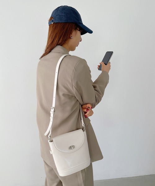 un+frame（アンフレーム）の「vintage leather shoulder bag／バケツ型ヴィンテージPUショルダーバッグ（ショルダーバッグ・レディース・ダークブラウン/ホワイト/ブラウン/ブラック・FREE）」の9枚目の写真