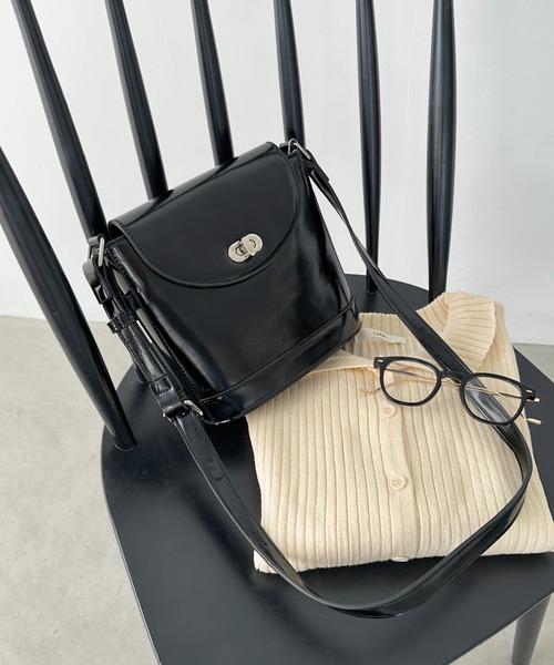 un+frame（アンフレーム）の「vintage leather shoulder bag／バケツ型ヴィンテージPUショルダーバッグ（ショルダーバッグ・レディース・ダークブラウン/ホワイト/ブラウン/ブラック・FREE）」の22枚目の写真