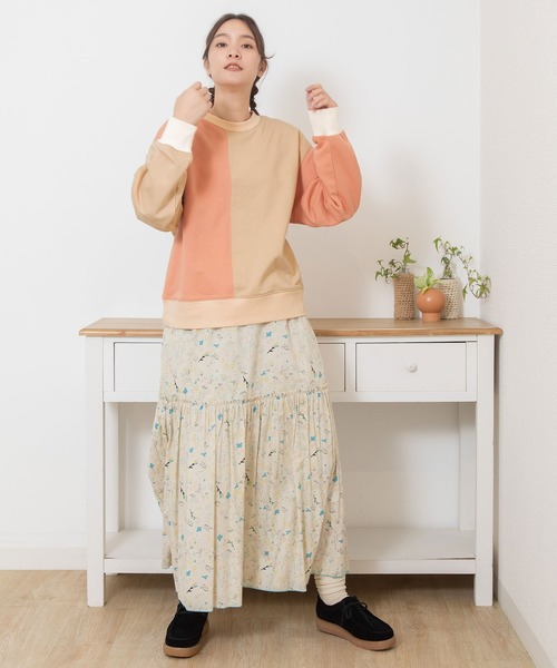 POU DOU DOU(プードゥドゥ)の「裏毛アシンメトリー配色プルオーバー(スウェット・レディース・オレンジ/アイボリー/グレー・3)」の6枚目の写真