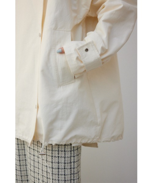 AZUL by moussy（アズールバイマウジー）の「2WAYミリタリーミドルコート（ミリタリージャケット・レディース・ブラック/アイボリー・FREE）」の10枚目の写真