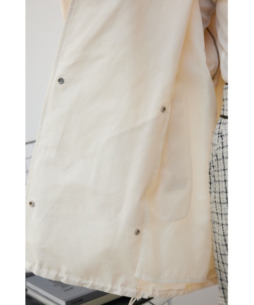 AZUL by moussy（アズールバイマウジー）の「2WAYミリタリーミドルコート（ミリタリージャケット・レディース・ブラック/アイボリー・FREE）」の13枚目の写真