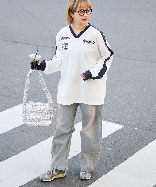 forksy.（フォルクシー）の「【forksy.】オーバーサイズVネックゲームシャツロンT（Tシャツ/カットソー・レディース・ネイビー/ブラック/オフホワイト・FREE）」の6枚目の写真