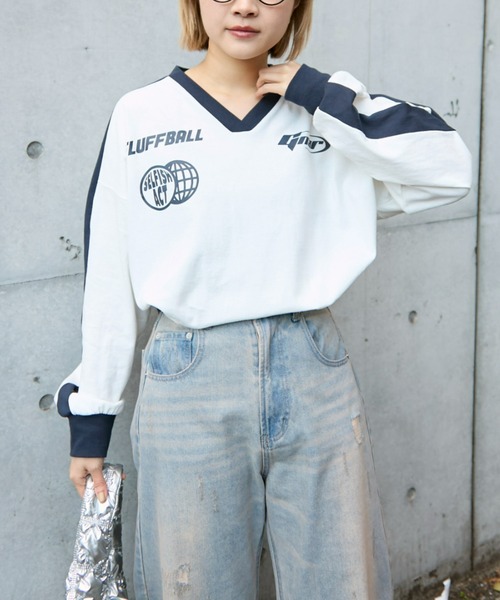 forksy.（フォルクシー）の「【forksy.】オーバーサイズVネックゲームシャツロンT（Tシャツ/カットソー・レディース・ネイビー/ブラック/オフホワイト・FREE）」の4枚目の写真