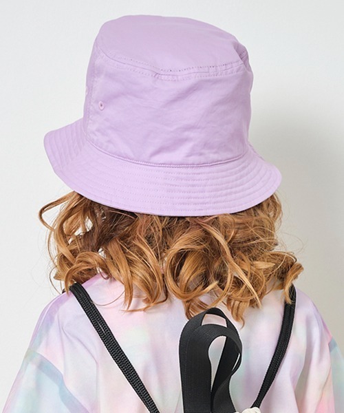 X-girl Stages(エックスガールステージス)の「オーバルロゴ刺繍リバーシブルバケットハット(ハット・キッズ・ブラック/ラベンダー・XS(48-52)/S(52-56))」の5枚目の写真