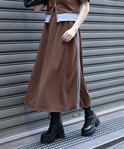 FOREVER 21(フォーエバー トゥエンティーワン)の「【2024SS】ラインジャージフレアスカート(スカート・レディース・ブラック/オフホワイト/ライトブラウン・FREE)」の6枚目の写真