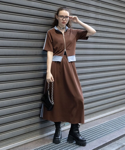 FOREVER 21(フォーエバー トゥエンティーワン)の「【2024SS】ラインジャージフレアスカート(スカート・レディース・ブラック/オフホワイト/ライトブラウン・FREE)」の5枚目の写真