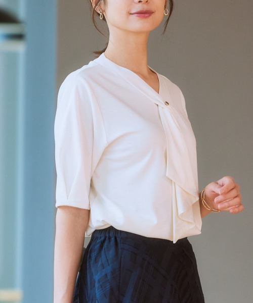 7days Life Styling（セブンデイズライフスタイリング）の「ブラウス見えシルケットポンチフリルタイＶネック５分袖トップス（Tシャツ/カットソー・レディース・ミント/グレイッシュベージュ/ブラック/オフホワイト・S/M/L/LL）」の11枚目の写真