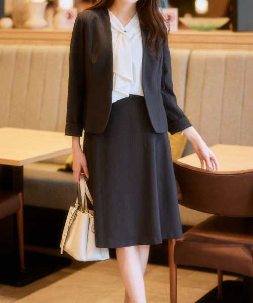 7days Life Styling（セブンデイズライフスタイリング）の「ブラウス見えシルケットポンチフリルタイＶネック５分袖トップス（Tシャツ/カットソー・レディース・ミント/グレイッシュベージュ/ブラック/オフホワイト・S/M/L/LL）」の12枚目の写真