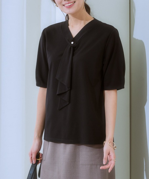 7days Life Styling（セブンデイズライフスタイリング）の「ブラウス見えシルケットポンチフリルタイＶネック５分袖トップス（Tシャツ/カットソー・レディース・ミント/グレイッシュベージュ/ブラック/オフホワイト・S/M/L/LL）」の19枚目の写真