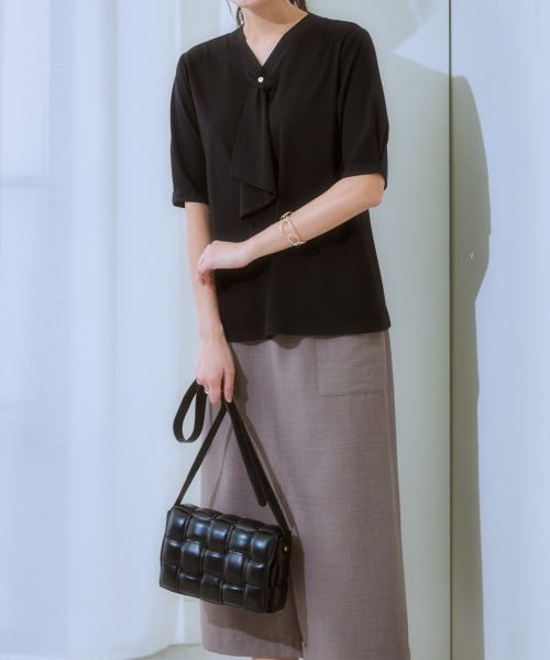 7days Life Styling（セブンデイズライフスタイリング）の「ブラウス見えシルケットポンチフリルタイＶネック５分袖トップス（Tシャツ/カットソー・レディース・ミント/グレイッシュベージュ/ブラック/オフホワイト・S/M/L/LL）」の18枚目の写真
