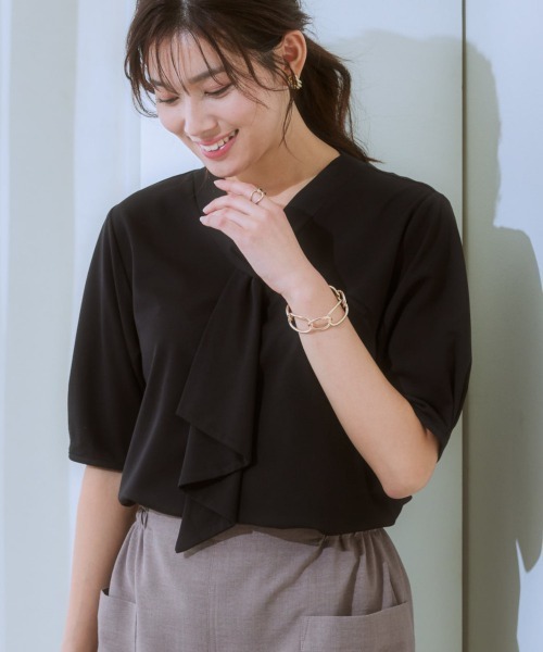 7days Life Styling（セブンデイズライフスタイリング）の「ブラウス見えシルケットポンチフリルタイＶネック５分袖トップス（Tシャツ/カットソー・レディース・ミント/グレイッシュベージュ/ブラック/オフホワイト・S/M/L/LL）」の16枚目の写真