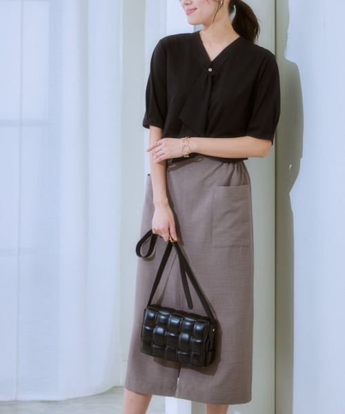 7days Life Styling（セブンデイズライフスタイリング）の「ブラウス見えシルケットポンチフリルタイＶネック５分袖トップス（Tシャツ/カットソー・レディース・ミント/グレイッシュベージュ/ブラック/オフホワイト・S/M/L/LL）」の15枚目の写真