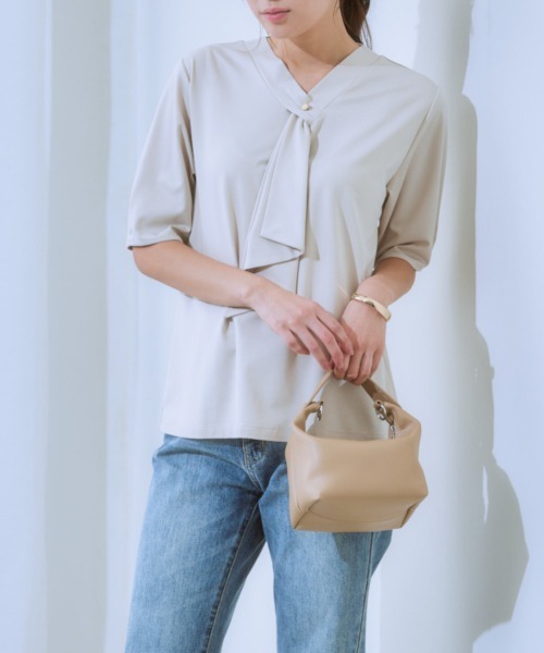 7days Life Styling（セブンデイズライフスタイリング）の「ブラウス見えシルケットポンチフリルタイＶネック５分袖トップス（Tシャツ/カットソー・レディース・ミント/グレイッシュベージュ/ブラック/オフホワイト・S/M/L/LL）」の22枚目の写真