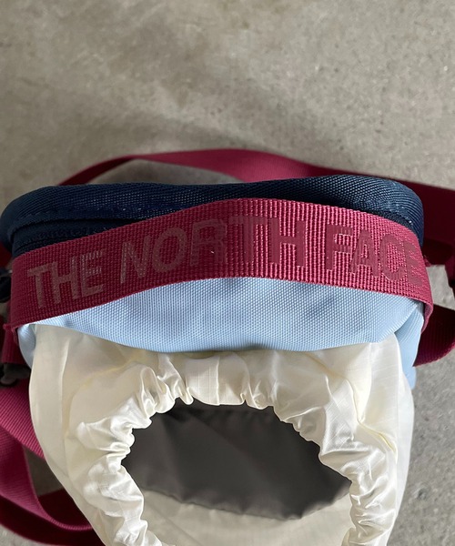 THE NORTH FACE（ザノースフェイス）の「【THE NORTH FACE】BREEZE CROSS BAG（ショルダーバッグ・レディース・ブラック/ベージュ/サックスブルー/ブラック×ホワイト/ベージュ系その他・FREE）」の17枚目の写真