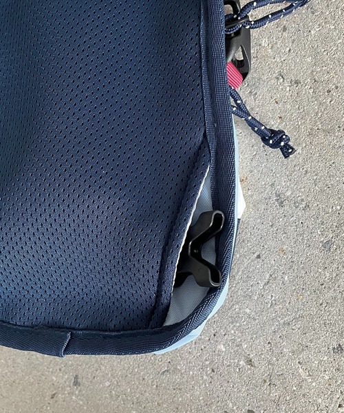 THE NORTH FACE（ザノースフェイス）の「【THE NORTH FACE】BREEZE CROSS BAG（ショルダーバッグ・レディース・ブラック/ベージュ/サックスブルー/ブラック×ホワイト/ベージュ系その他・FREE）」の19枚目の写真