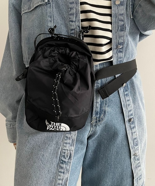 THE NORTH FACE（ザノースフェイス）の「【THE NORTH FACE】BREEZE CROSS BAG（ショルダーバッグ・レディース・ブラック/ベージュ/サックスブルー/ブラック×ホワイト/ベージュ系その他・FREE）」の6枚目の写真