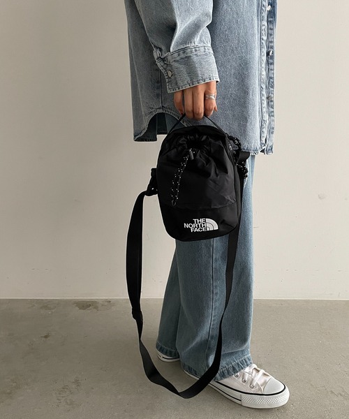 THE NORTH FACE（ザノースフェイス）の「【THE NORTH FACE】BREEZE CROSS BAG（ショルダーバッグ・レディース・ブラック/ベージュ/サックスブルー/ブラック×ホワイト/ベージュ系その他・FREE）」の10枚目の写真