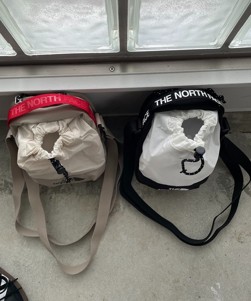 THE NORTH FACE（ザノースフェイス）の「【THE NORTH FACE】BREEZE CROSS BAG（ショルダーバッグ・レディース・ブラック/ベージュ/サックスブルー/ブラック×ホワイト/ベージュ系その他・FREE）」の11枚目の写真