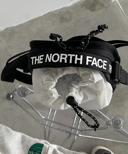 THE NORTH FACE（ザノースフェイス）の「【THE NORTH FACE】BREEZE CROSS BAG（ショルダーバッグ・レディース・ブラック/ベージュ/サックスブルー/ブラック×ホワイト/ベージュ系その他・FREE）」の16枚目の写真