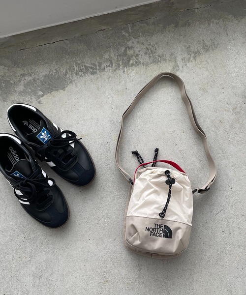 THE NORTH FACE（ザノースフェイス）の「【THE NORTH FACE】BREEZE CROSS BAG（ショルダーバッグ・レディース・ブラック/ベージュ/サックスブルー/ブラック×ホワイト/ベージュ系その他・FREE）」の12枚目の写真