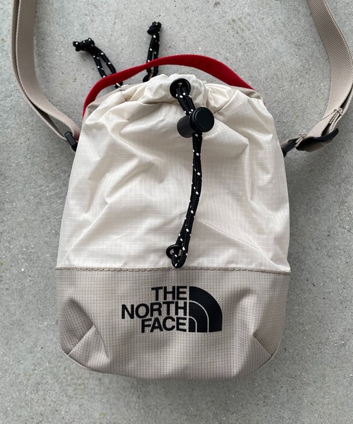 THE NORTH FACE（ザノースフェイス）の「【THE NORTH FACE】BREEZE CROSS BAG（ショルダーバッグ・レディース・ブラック/ベージュ/サックスブルー/ブラック×ホワイト/ベージュ系その他・FREE）」の13枚目の写真