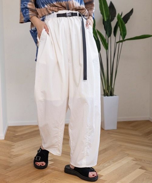 LEPSIM（レプシィム）の「ベルトナイロンパンツ　992102（その他パンツ・レディース・ライトグレー/ブラック/オフホワイト・FREE）」の2枚目の写真