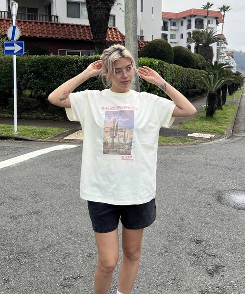 ROXY（ロキシー）の「CARIBBEAN SEA/ロキシーフォトプリント半袖Tシャツ（Tシャツ/カットソー・レディース・ブラック/ホワイト/グリーン・LARGE/MEDIUM/SMALL）」の4枚目の写真