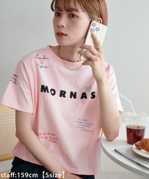 DISCOAT(ディスコート)の「【WEB限定】総柄刺繍ロゴTシャツ《ユニセックス》(Tシャツ/カットソー・レディース・ピンク/オフホワイト/チャコールグレー/ネイビー・SMALL/FREE)」の4枚目の写真