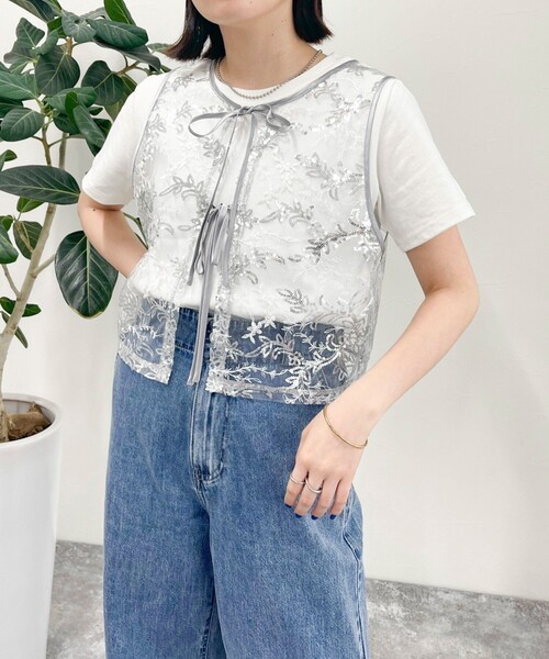 fredy emue（フレディエミュ）の「キラキラ2WAYベスト（ベスト・レディース・シルバー/ネイビー・38）」の2枚目の写真