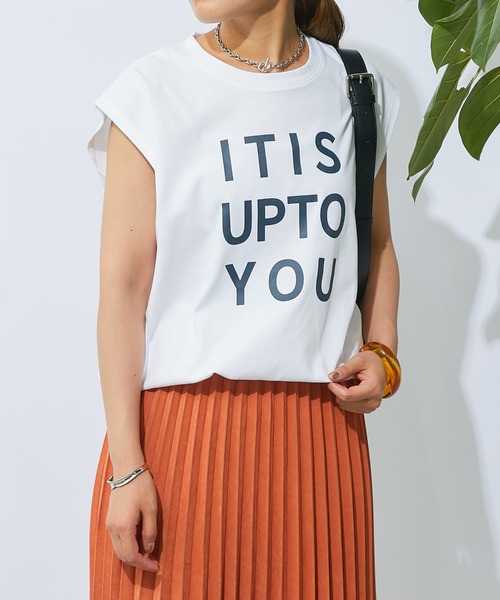 un dix cors（アンディコール）の「《着回しやすい・着心地さらっと》ロゴノースリカットソー（Tシャツ/カットソー・レディース・ネイビー/オフホワイト/カーキ・FREE）」の5枚目の写真