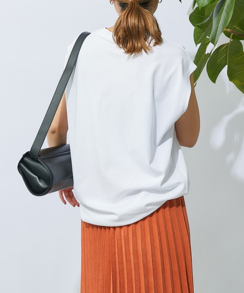 un dix cors（アンディコール）の「《着回しやすい・着心地さらっと》ロゴノースリカットソー（Tシャツ/カットソー・レディース・ネイビー/オフホワイト/カーキ・FREE）」の7枚目の写真