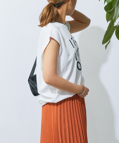 un dix cors（アンディコール）の「《着回しやすい・着心地さらっと》ロゴノースリカットソー（Tシャツ/カットソー・レディース・ネイビー/オフホワイト/カーキ・FREE）」の8枚目の写真