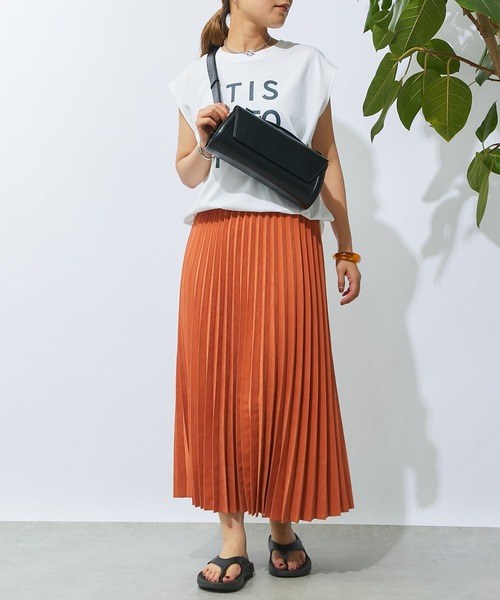 un dix cors（アンディコール）の「《着回しやすい・着心地さらっと》ロゴノースリカットソー（Tシャツ/カットソー・レディース・ネイビー/オフホワイト/カーキ・FREE）」の10枚目の写真