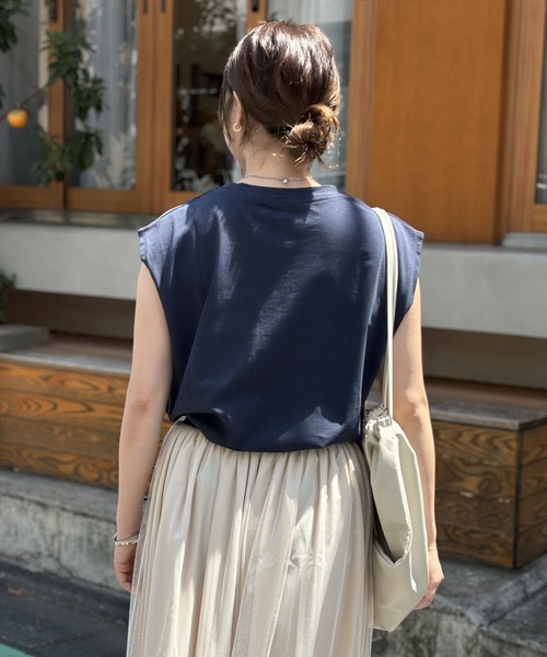 un dix cors（アンディコール）の「《着回しやすい・着心地さらっと》ロゴノースリカットソー（Tシャツ/カットソー・レディース・ネイビー/オフホワイト/カーキ・FREE）」の14枚目の写真