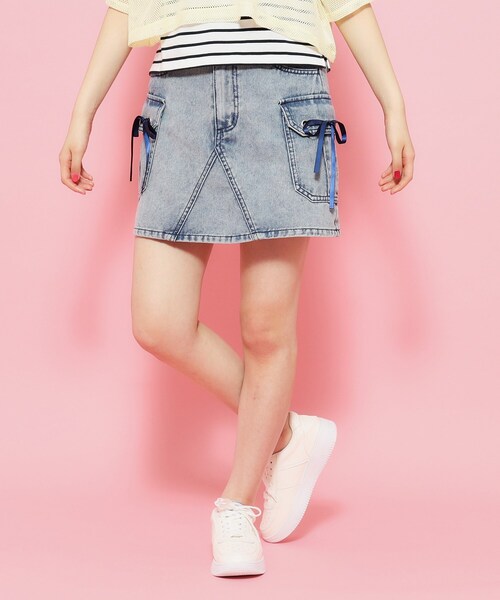 PINK-latte（ピンクラテ）の「◆【130cmあり】リボンディテールカーゴスカート（スカート・キッズ・ブラック/アイボリー/ブルー系9・14/15 /16/13）」の12枚目の写真