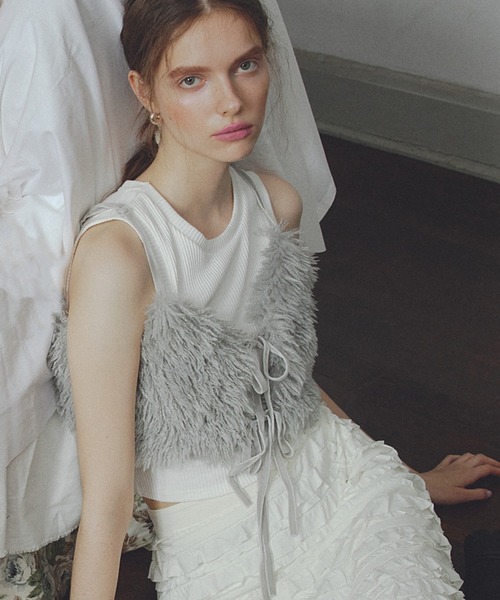 VIS（ビス）の「【前後2WAY】リボンディテールフェイクファービスチェ【洗える】（キャミソール・レディース・ホワイト系その他5/ライトグレー・FREE）」の2枚目の写真