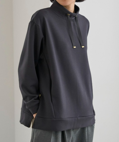 UNDOVE（アンドゥーブ）の「＜UNDOVE＞【吸水速乾/イージーケア/シワ防止/アンチピリング/UVカット/洗濯機OK/トレーナー/ハイネック/やわらか素材】サイドジップスタンド衿プルオーバー（Tシャツ/カットソー・レディース・チャコールグレー/グレイッシュブルー/アイボリー/モカ・MEDIUM/LARGE/X-LARGE）」の2枚目の写真