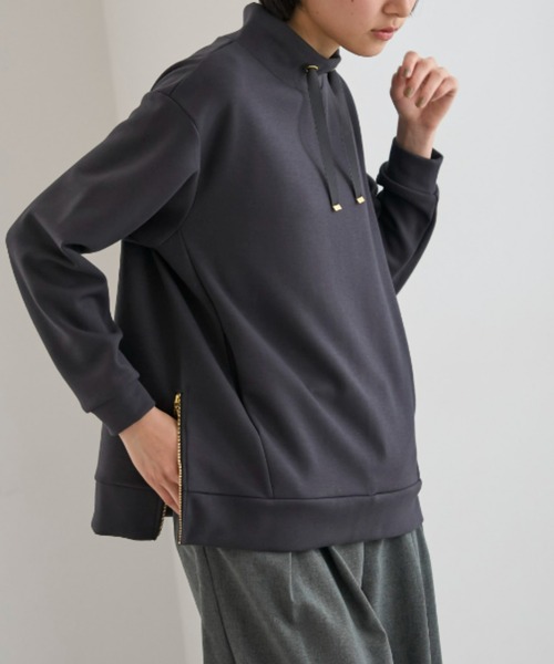 UNDOVE（アンドゥーブ）の「＜UNDOVE＞【吸水速乾/イージーケア/シワ防止/アンチピリング/UVカット/洗濯機OK/トレーナー/ハイネック/やわらか素材】サイドジップスタンド衿プルオーバー（Tシャツ/カットソー・レディース・チャコールグレー/グレイッシュブルー/アイボリー/モカ・MEDIUM/LARGE/X-LARGE）」の16枚目の写真