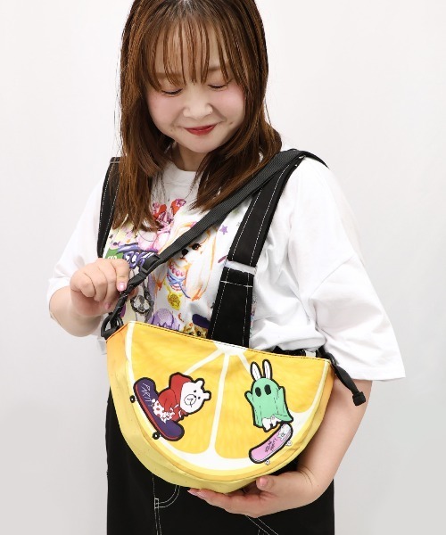 ScoLar(スカラー)の「642402:スイカ・メロン・レモンショルダーバッグ(ショルダーバッグ・レディース・レッド/オレンジ/イエロー・FREE)」の2枚目の写真