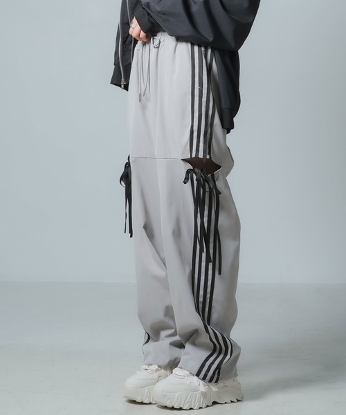 Diable baiser（ディアブルベーゼ）の「ラインリボンデザイントラックパンツ（その他パンツ・レディース・グレー/ブラック・MEDIUM）」の2枚目の写真