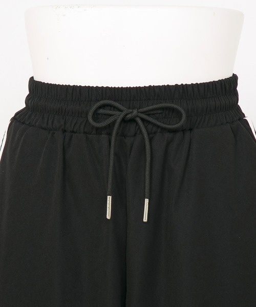 Diable baiser（ディアブルベーゼ）の「ラインリボンデザイントラックパンツ（その他パンツ・レディース・グレー/ブラック・MEDIUM）」の7枚目の写真