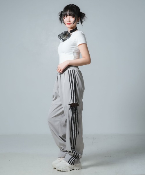 Diable baiser（ディアブルベーゼ）の「ラインリボンデザイントラックパンツ（その他パンツ・レディース・グレー/ブラック・MEDIUM）」の16枚目の写真