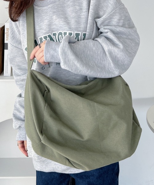 wears(ウェアーズ)の「アジャスターベルト ユニセックス ビッグキャンバスショルダーバッグ / A4収納可能(ショルダーバッグ・レディース・ベージュ/グリーン系その他/グリーン/ホワイト/ブラック/アイボリー/カーキ・FREE)」の6枚目の写真