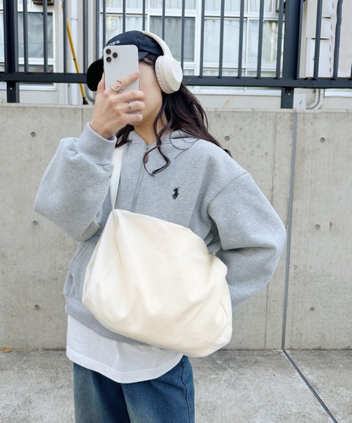 wears(ウェアーズ)の「アジャスターベルト ユニセックス ビッグキャンバスショルダーバッグ / A4収納可能(ショルダーバッグ・レディース・ベージュ/グリーン系その他/グリーン/ホワイト/ブラック/アイボリー/カーキ・FREE)」の8枚目の写真