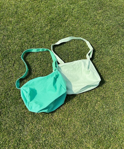 wears(ウェアーズ)の「アジャスターベルト ユニセックス ビッグキャンバスショルダーバッグ / A4収納可能(ショルダーバッグ・レディース・ベージュ/グリーン系その他/グリーン/ホワイト/ブラック/アイボリー/カーキ・FREE)」の13枚目の写真