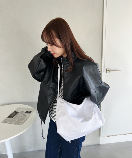 wears(ウェアーズ)の「アジャスターベルト ユニセックス ビッグキャンバスショルダーバッグ / A4収納可能(ショルダーバッグ・レディース・ベージュ/グリーン系その他/グリーン/ホワイト/ブラック/アイボリー/カーキ・FREE)」の16枚目の写真