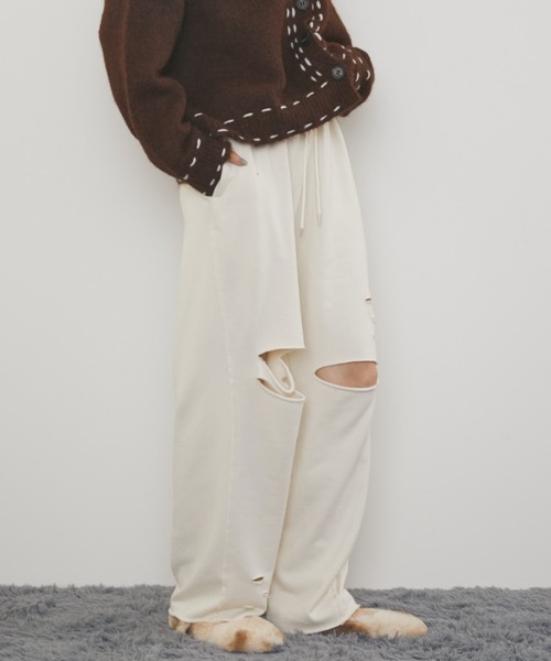 MERLOT(メルロー)の「ダメージワイドスウェットパンツ(スウェットパンツ・レディース・ブラック/グレー/アイボリー・FREE)」の6枚目の写真